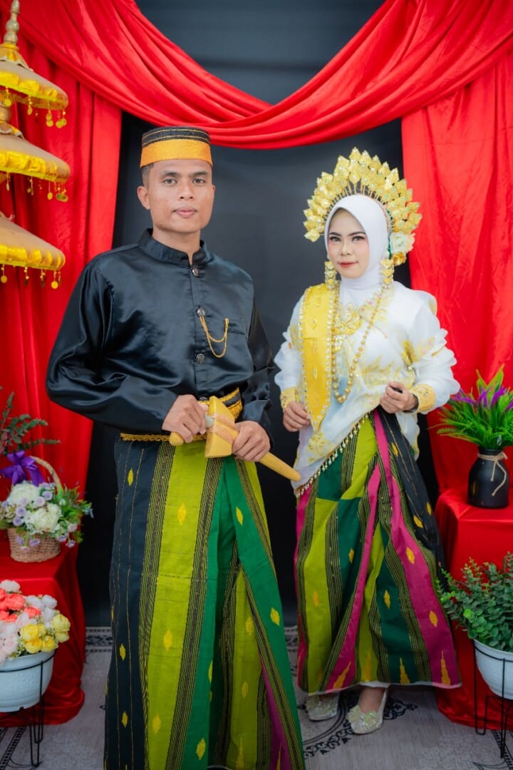 a4d2f044b0ae4b5a9522e151731bc441-1